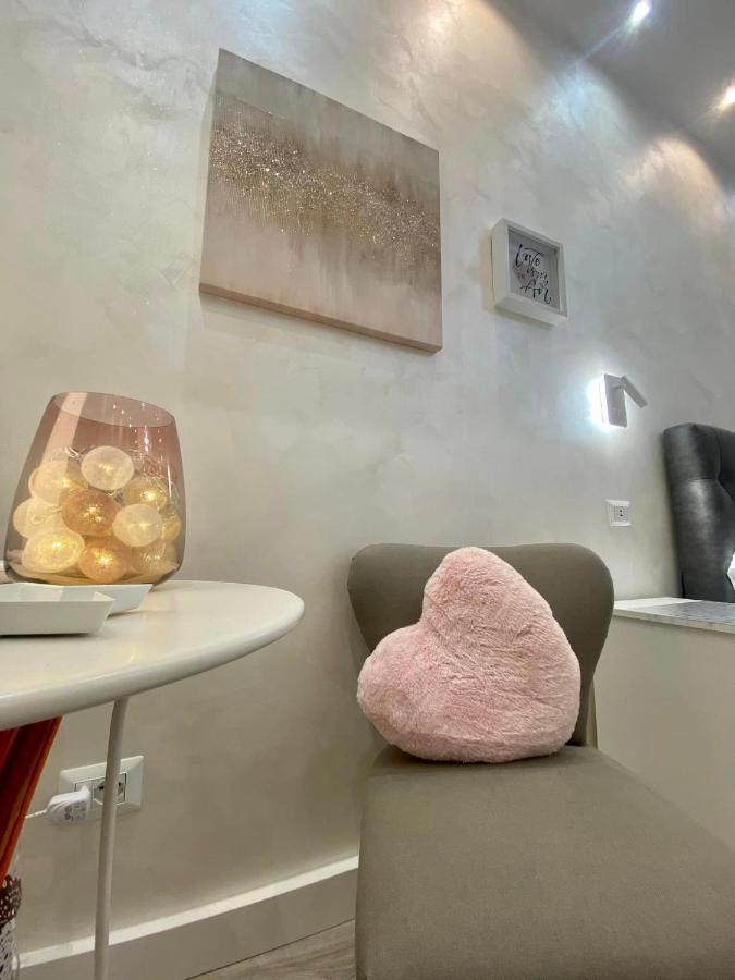 Apartment Close To The Coloseum, 2 Minutes Walk From Metro A Экстерьер фото